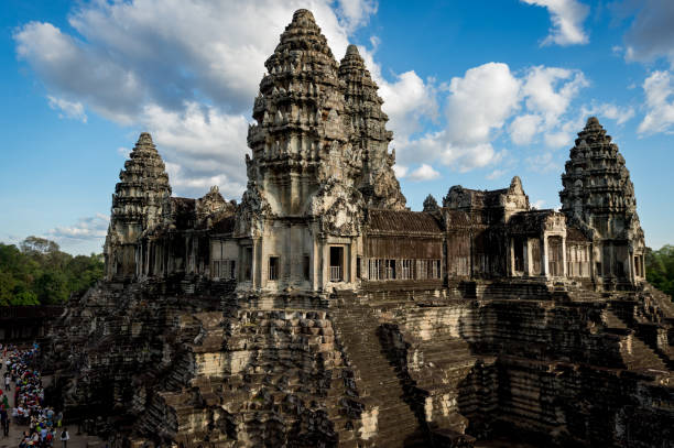 angkor wat  - cambodia khmer architecture outdoors fotografías e imágenes de stock