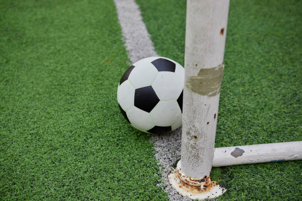 calcio sul campo in erba - photograph photography frame corner foto e immagini stock