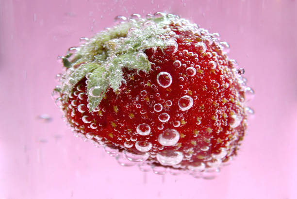istock Ripe strawberries in water with bubbles. 1407277650