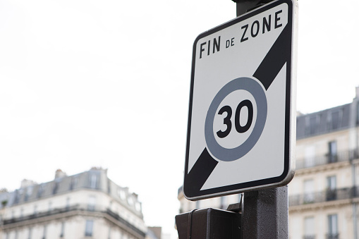Sign in French translated as 'end of 30 kmph area'