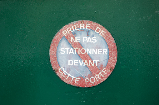 Sign in French translated as 'do not park in front of this door'
