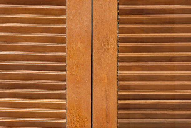 istock old wood door 1407307126
