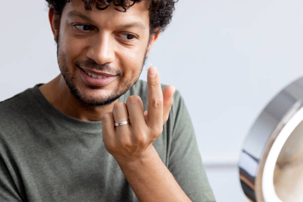 istock Placing Contact Lens in With Confidence 1407311217