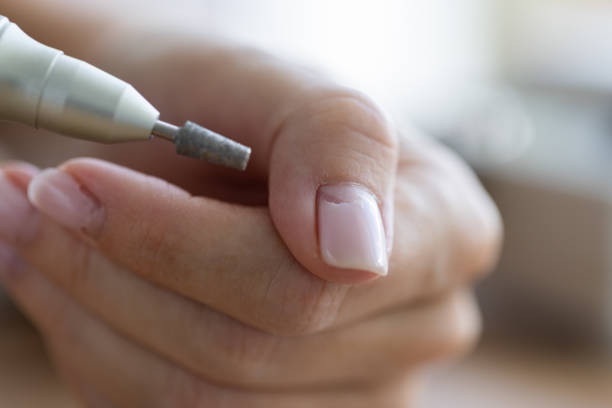 istock Removing shellac from the nails with fraser. Closeup. 1407338353