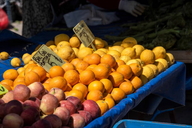 Oranges on the market stall Oranges on the market stall tivoli bazaar stock pictures, royalty-free photos & images