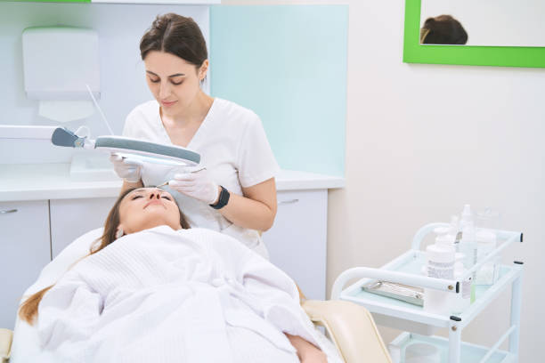 istock Woman on face cleansing procedure with uno spoon 1407346133