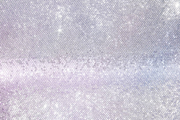перламутровый фон из серебряных блесток, переливающийся серебристый фон - sequin стоковые фото и изображения