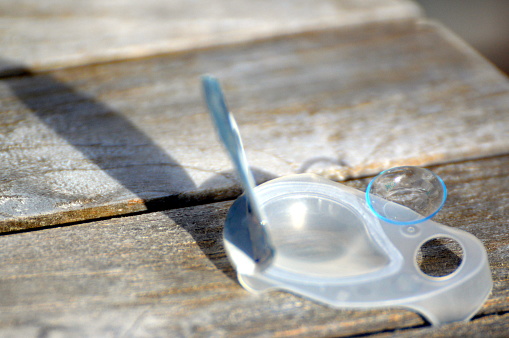 Disposable contact lenses minimize the risk of corneal infection with Pseudomonas aeroginosa, but it is more expensive and has environmental issues.