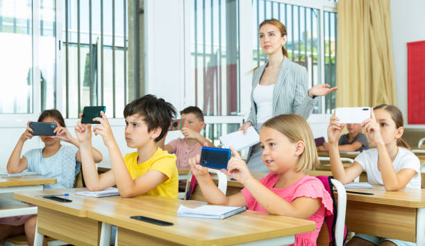 istock Schoolchildren with smartphones 1407371937