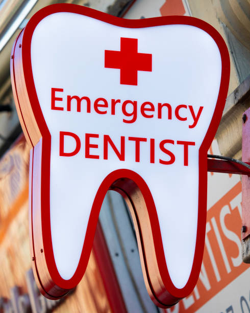 Emergency Dentist Sign stock photo