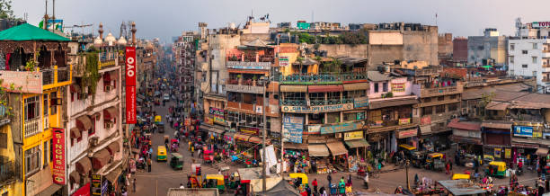 жизнь города - панорамный вид на главный базар в нью-дели - delhi new delhi panoramic india стоковые фото и изображения