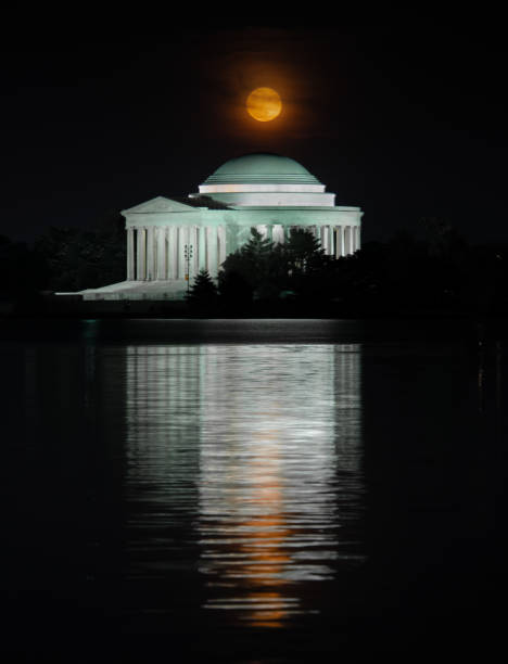 istock Full Moon over the Jefferson Memorial 1407402577