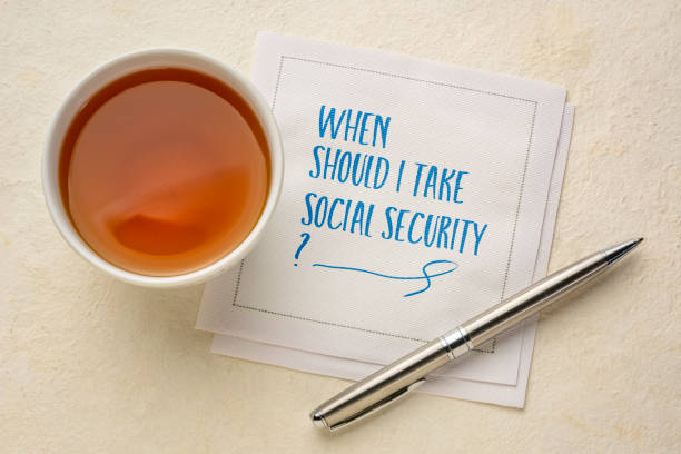 언제 사회 보장을 받아야합니까? - social security 뉴스 사진 이미지