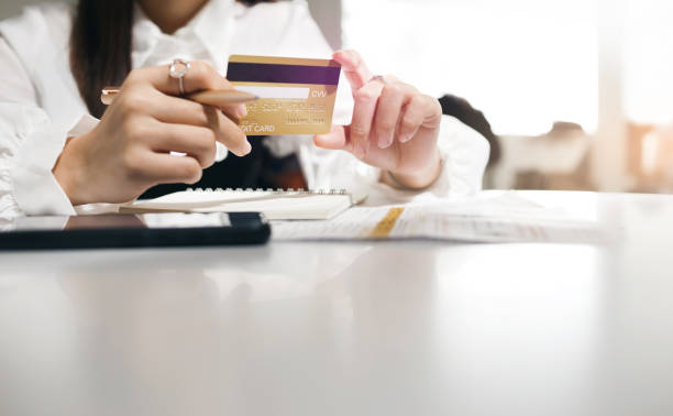 istock business and technology, shopping online 1407456073