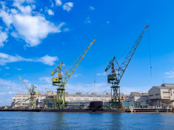 grande usine (chantier naval) - construction built structure building activity shipyard photos et images de collection