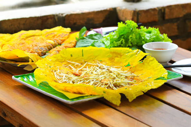 Bánh Xèo - Ẩm Thực Nỗi Tiếng Lẫy Lừng Ở Việt Nam 2024 ( nguồn: cosy.vn)