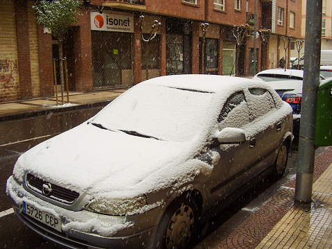 Logroño, La Rioja, Spain, 01/02/2022. Heavy snowfall in the center of the city of Logroño, paralyzes the entire city.