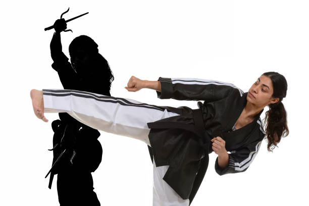 ceinture noire de - martial arts women tae kwon do black belt photos et images de collection