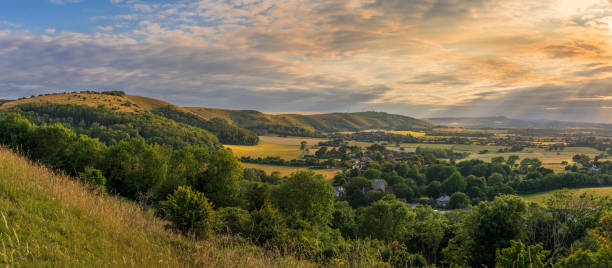poynings south downs west sussex - non urban scene england rural scene hill range imagens e fotografias de stock
