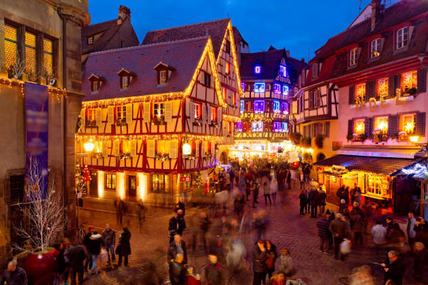 tiempo de navidad en colmar, alsacia, francia - estrasburgo fotografías e imágenes de stock