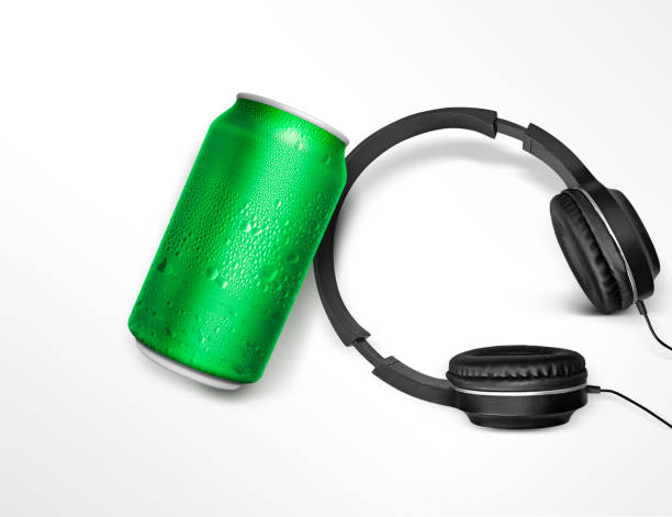 modern headphones and can on white background. concept music festival - food and drink industry audio imagens e fotografias de stock