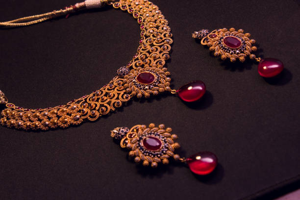 istock Bridal Gold Jewelry Set 1407505628