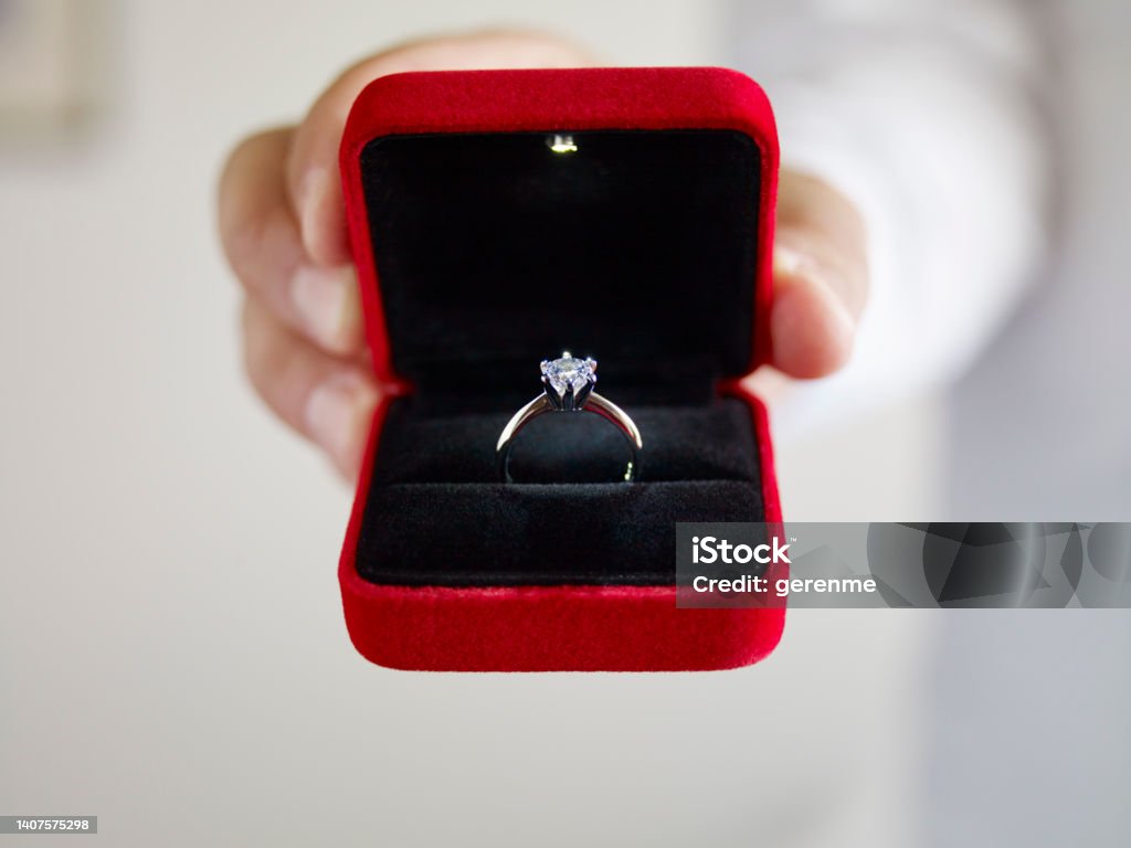 Diamond Box Open Diamond Ring Stock Photo - Download Image Now - Engagement Ring, Ring ...
