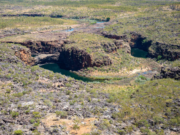 cascate di mitchell, mitchell plateau, kimberley coast nella stagione secca - mittchell falls foto e immagini stock