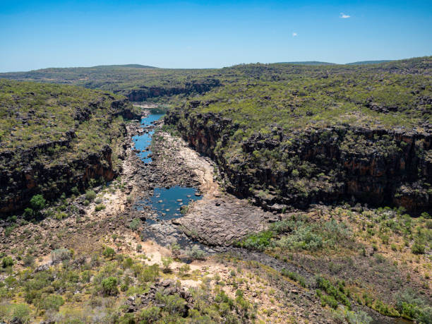 cascate di mitchell, mitchell plateau, kimberley coast nella stagione secca - mittchell falls foto e immagini stock