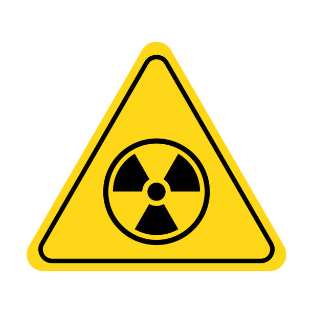 ilustraciones, imágenes clip art, dibujos animados e iconos de stock de radiactivo, signo de radiación. peligro, bomba atómica de advertencia, icono de energía de radiación con símbolo de triángulo amarillo - toxic waste vector biohazard symbol skull and crossbones