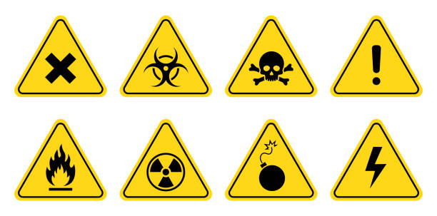 illustrazioni stock, clip art, cartoni animati e icone di tendenza di pericolo, set di icone del segnale di avvertimento. veleno, tossico, segnale di avvertimento a rischio biologico. cranio, pericolo chimico triangolo giallo elemento simbolo - segnale di pericolo imprevisto