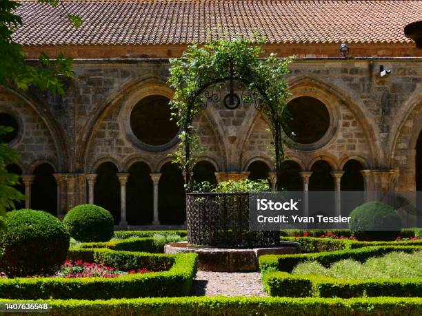 Cloister Of Fontfroide Abbey Aude Stock Photo - Download Image Now - Abbey - Monastery, Aude, Cloister