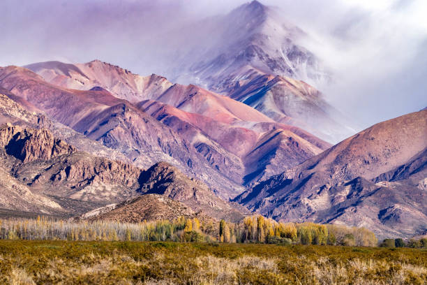 аргентинские анды - argentina landscape multi colored mountain стоковые фото и изображения