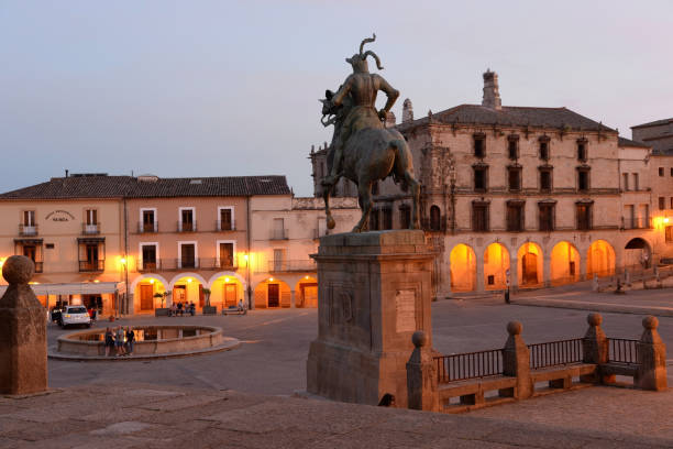 The Plaza Mayor in Trujillo with statue of Francisco Pizarro Trujillo has a rich heritage  SomeTrujillanos went to America to discover new places. When they came back, they built majestic palaces near the Plaza Mayor and surrounds, most of them can be visited today. Francisco Pizarro came back and helped enrich his family. Among the most important monuments are the Castle (Alcazaba), the church of Santiago, the church of Santa María la Mayor, the church of San Francisco, the Church of San Martín, the Plaza Mayor, and renaissance palaces. francisco pizarro stock pictures, royalty-free photos & images