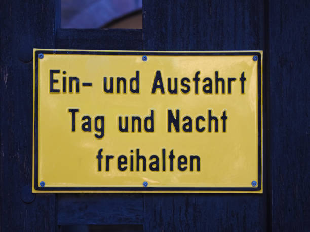 istock Entrance and exit day and night leave free German sign 1407648704