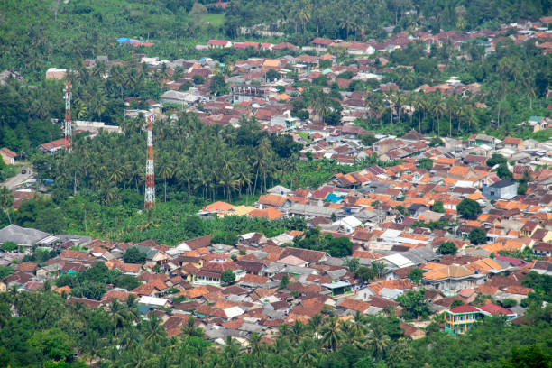 istock Seeing residential houses 1407649456