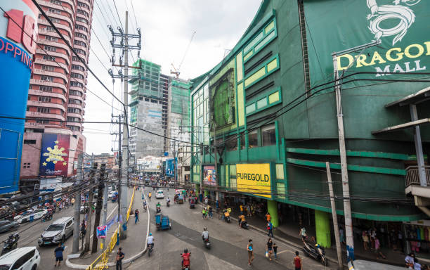 Tondo, Manila, Philippines - Shopping malls along Recto Avenue. Tondo, Manila, Philippines - Dec 2021: Shopping malls along Recto Avenue. divisoria market stock pictures, royalty-free photos & images
