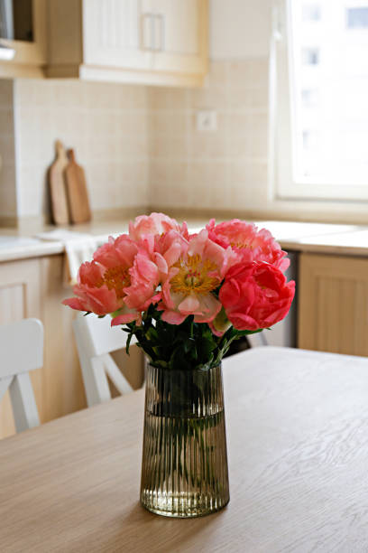 istock Flowers in the interior 1407698361