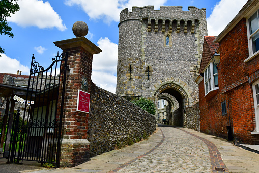Lewes, a town in Sussex in the south of England, site of a ruined Cluniac priory and a small old castle