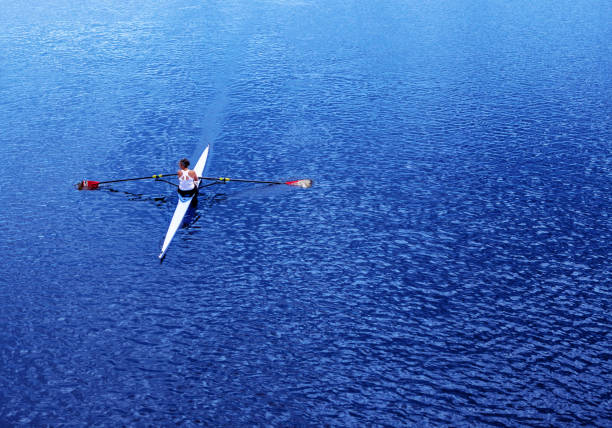 rameuse en une seule trull - cambridge massachusetts - skiff photos et images de collection