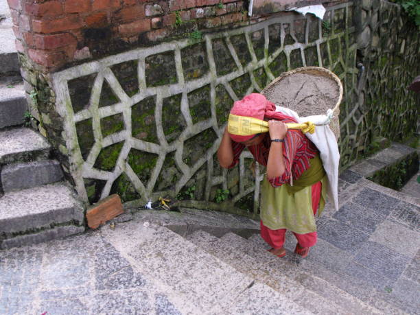 swayambhunath temple, il tempio delle scimmie. kathmandu, nepal - nepal buddha monkey temple tibet foto e immagini stock