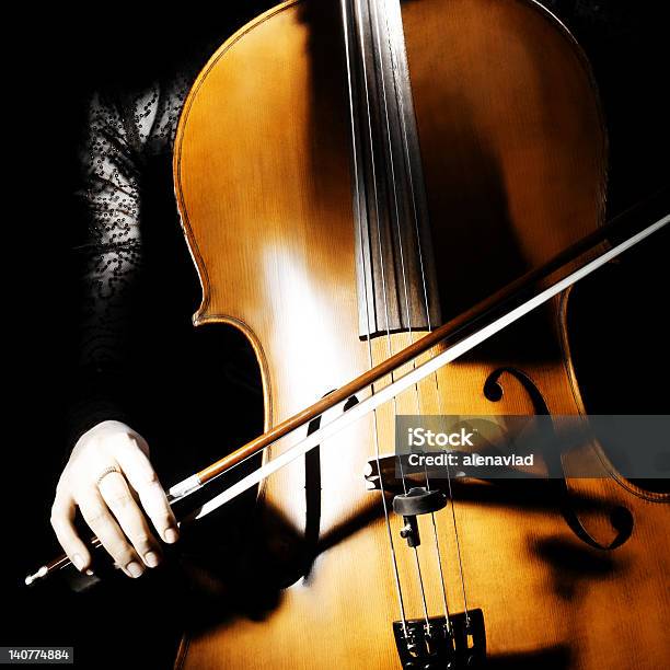 첼로 연주자 악기 첼로 연주자 한 공연에 대한 스톡 사진 및 기타 이미지 - 공연, 놀기, 목재-재료