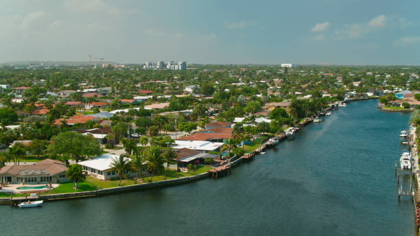 lakeside houses in pompano beach, fl - aerial - broward county imagens e fotografias de stock