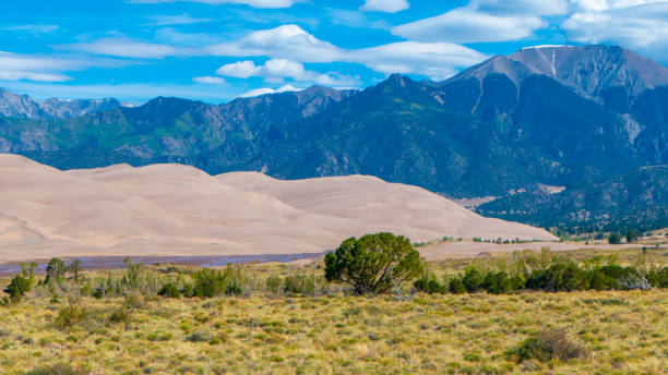 istock Colorado Mountains and Great Sand Dunes 1407767218