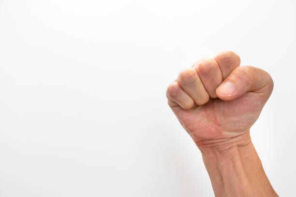 faire un poing avec la main droite - punching one person shaking fist fist photos et images de collection