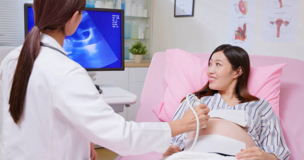 concept d’examen prénatal - human pregnancy ultrasound medical exam doctor photos et images de collection