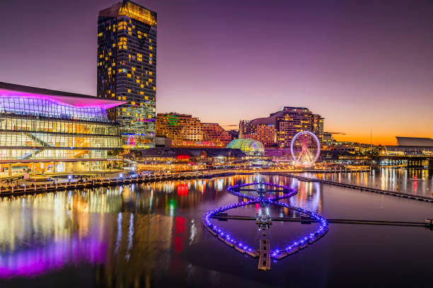 syd vivid 22 darl 2 cielo impostato a sinistra - darling harbor foto e immagini stock