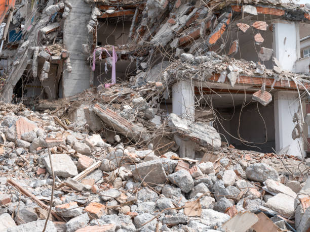 fondo de escombros de hormigón en ruinas. - quake fotografías e imágenes de stock