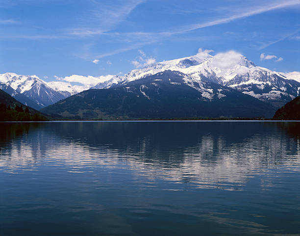istock Mountains and the sea 140785459