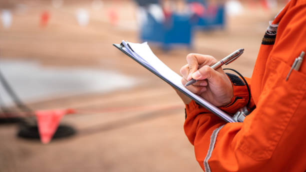 istock Writing note on paper - Audit and inspection in oil field operation. 1407863424